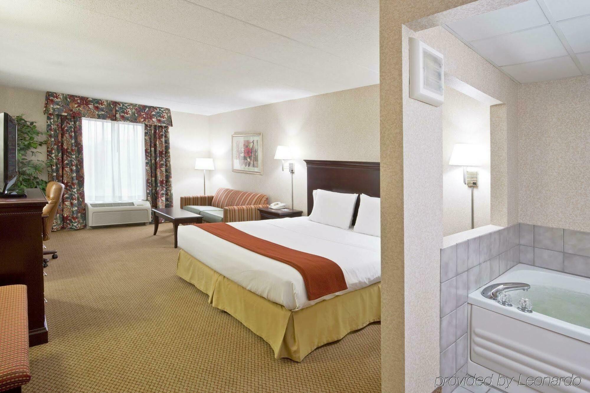 Baymont Inn & Suites By Wyndham Findlay Habitación foto